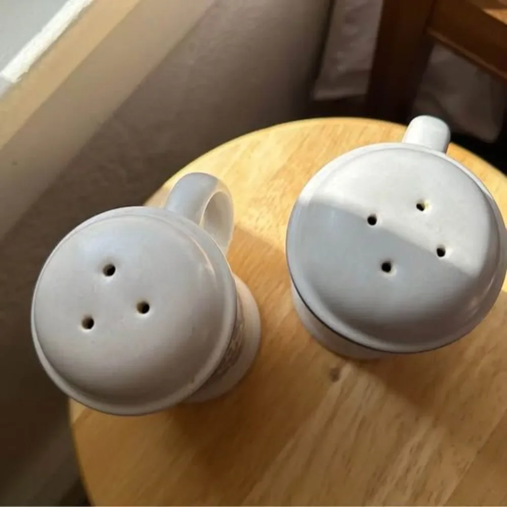 Pfaltzgraff Yorktowne Stoneware Salt & Pepper Shakers Cottagecore